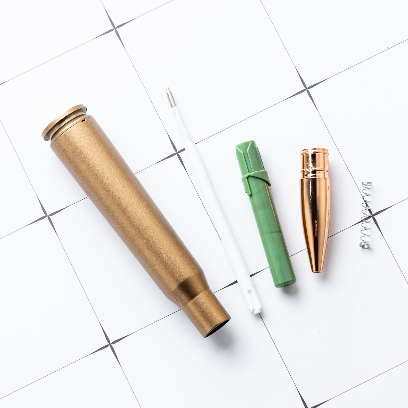 Nueva simulación retro bala bolígrafo juguetes de los estudiantes bolígrafo premio bolígrafo publicitario de plástico giratorio regalos bolígrafo al por mayor