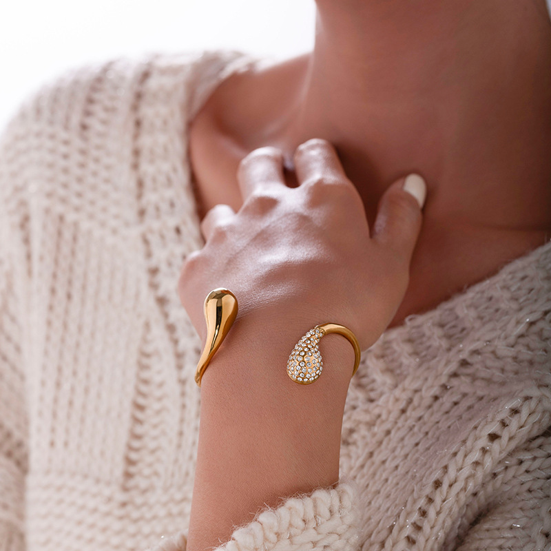 TENA Francia transfronteriza Europa y los Estados Unidos 18 quilates oro exquisito pulsera de diamantes de acero inoxidable ligera no decoloración joyas mujeres al por mayor
