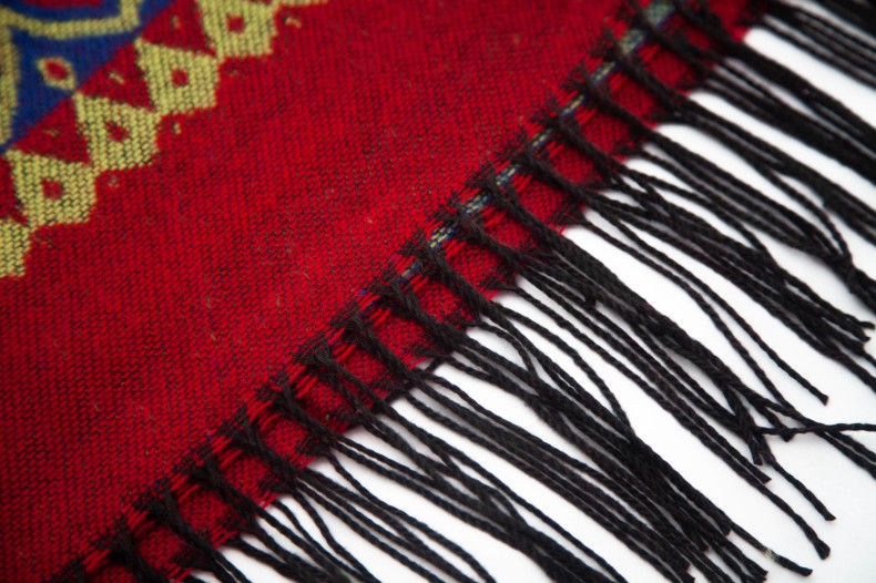 Mantello invernale unisex con scialle primaverile e autunnale Stile etnico Mantello con cappuccio con frange rosse Love_voghion.com