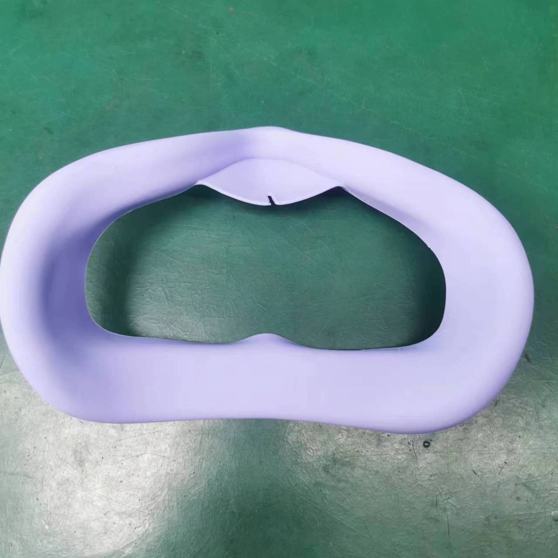 Soft, skin-friendly silicone face mask for Oculus QUEST2 VR
