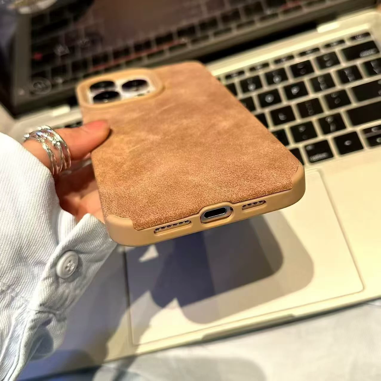 Чехол для телефона (Apple) совместимый с сериями iPhone 11–16, текстура замши ретро карамель, тонкая защитная