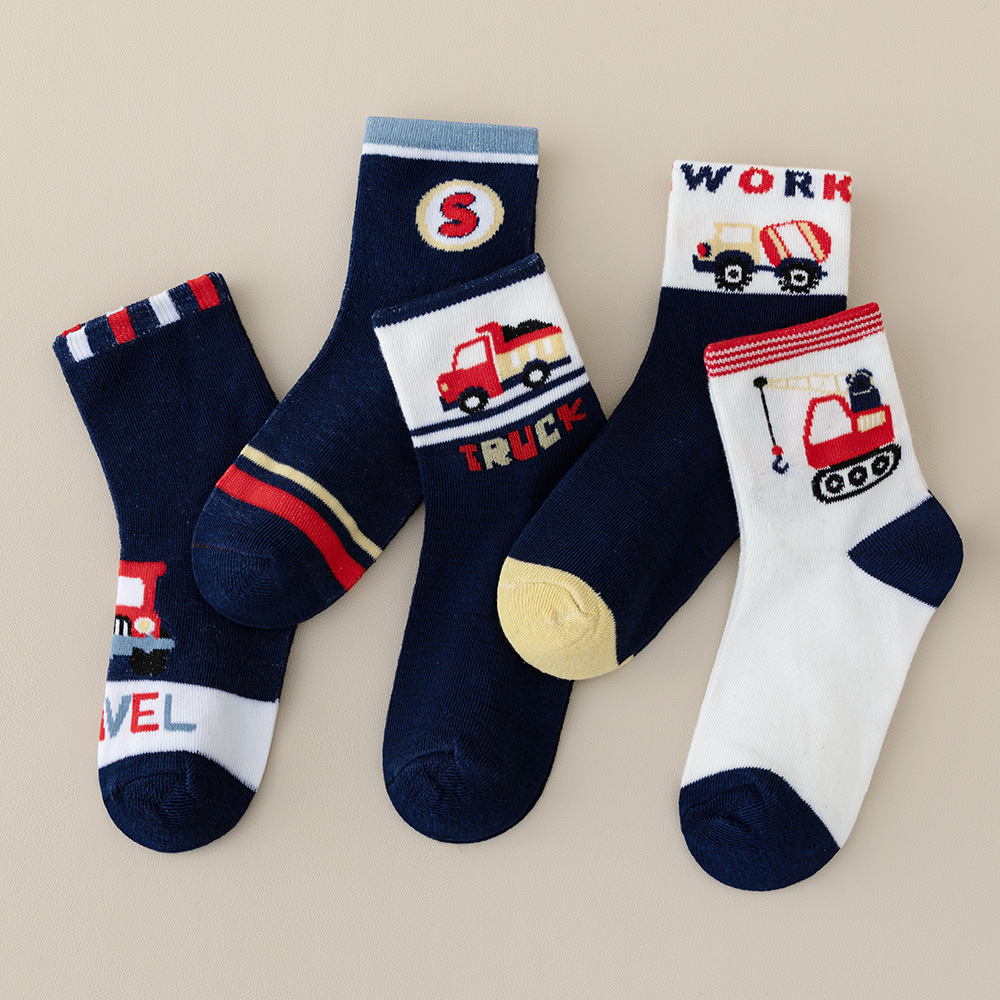 Грузовой инженерный автомобиль с платформой