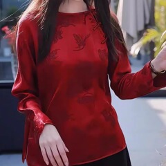 2025早春の新年の婦人服の本命年の赤いシャツの国風の中国式の斜めの襟はしわのジャカードの丸首の上着を掛けます。
