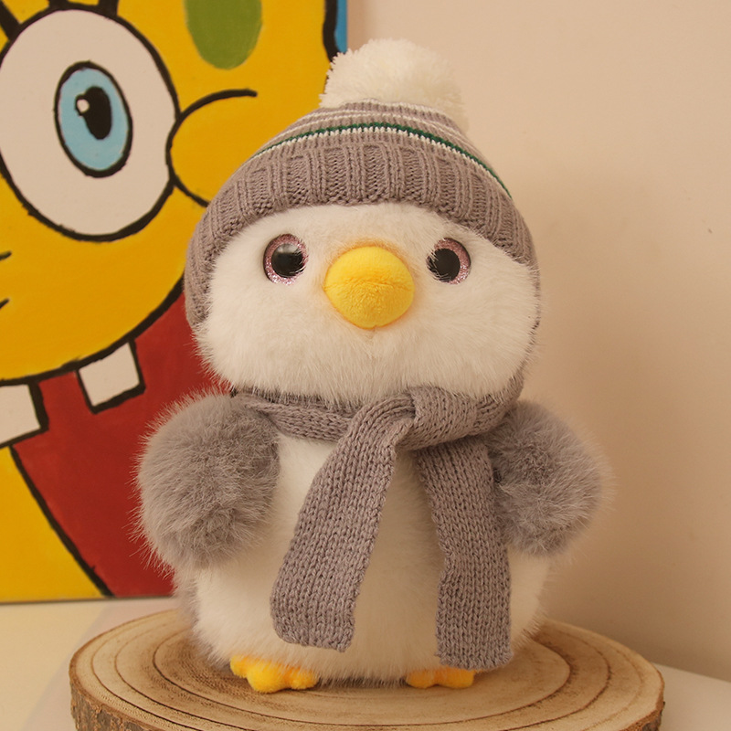 Nuevo invierno con sombrero pingüino peluche muñeca pingüino para enviar amigos para acompañar linda bufanda muñeca pingüino