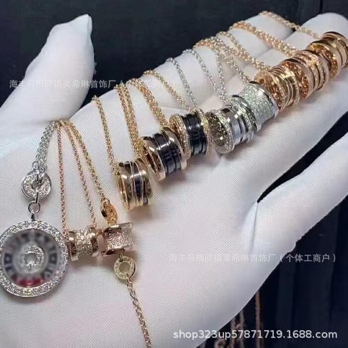 High Version Baojia Little Red Man Charity Necklace Men and Women's New Explosions Black Ceramic Spring Small Barbarian Waist Clavicle Chain High Version Baojia Little Red Man Charity Necklace Men and Women's New Explosions Black Ceramic Spring Small Barbarian Waist Clavicle Chain