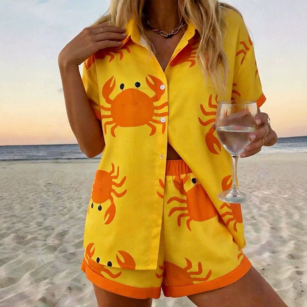 Sommerliches Set im Resort-Stil mit Print: Kurzarm-Hemd und Shorts_voghion.com