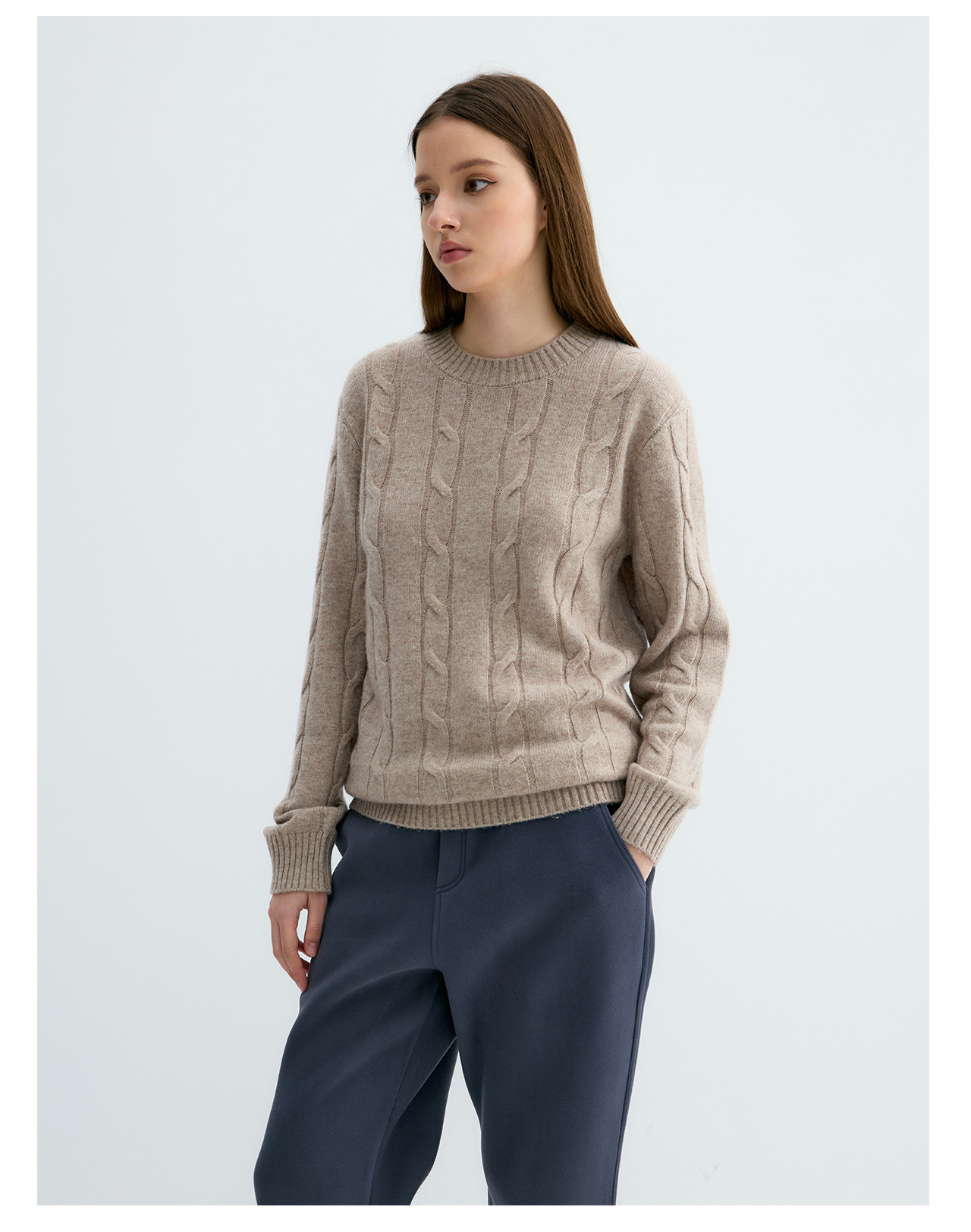 UNF Cable-Knit 405g Crewneck Sweater