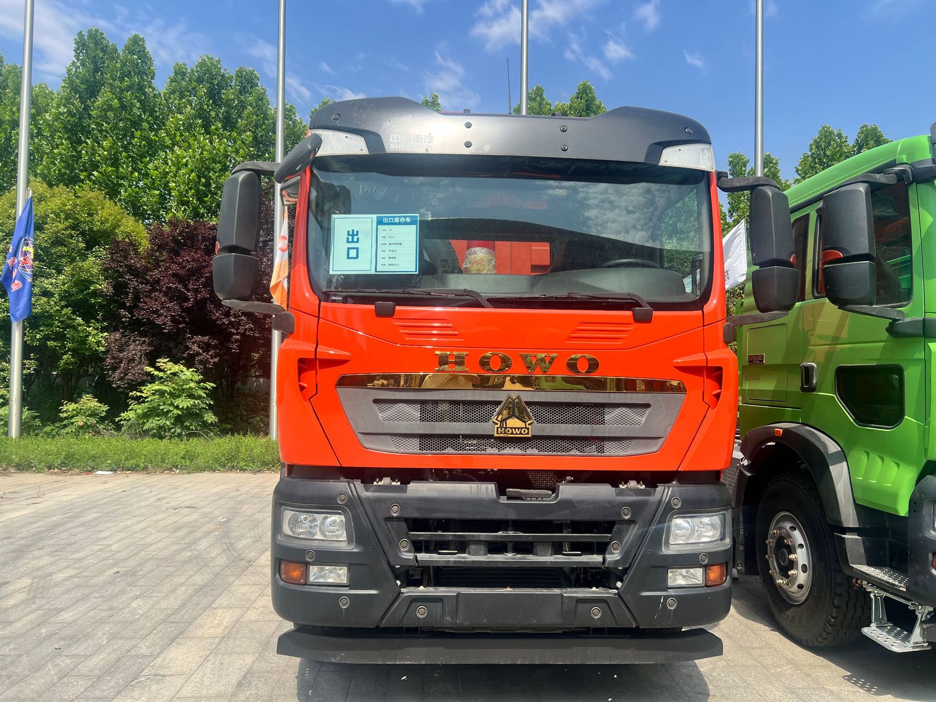 In-Stock Used Howo Dump Truck, Euro 2 Emission Standard, Self-Unloading Design, Specialized Truck for Construction Site and Mining Transport