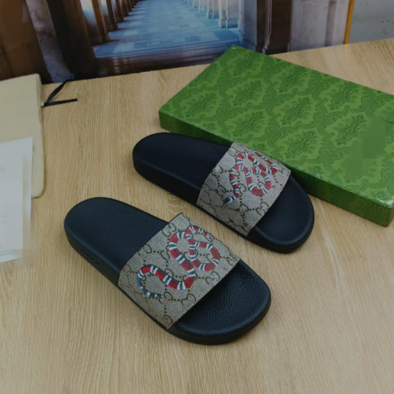 Cloud Cambodia 2025 New Summer Beach Sandals for Men and Women, European and American Fashion Trendy Versatile Hotel Outdoor Slippers