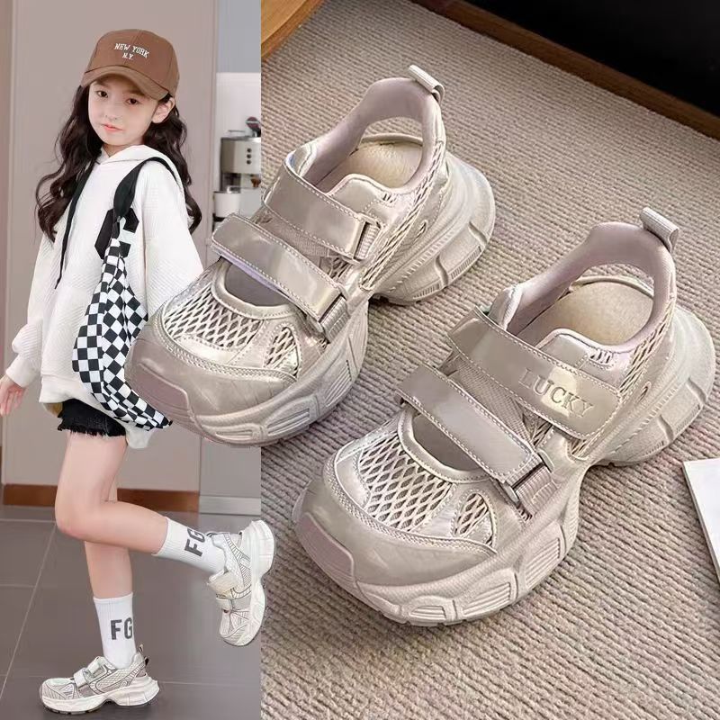 Sandálias deportivas para niñas 2026 verano nuevo velcro con suela suave zapatos de papá niños grandes huecos agujeros respirables zapatos image 3