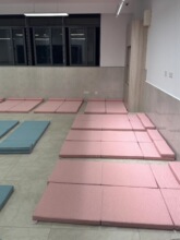 �ɶ����۵�ѧ����������˯��Լ����ɲ�ϴ���ܶȺ�������������Ʒ