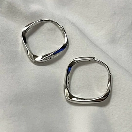 戒指;项链;耳环