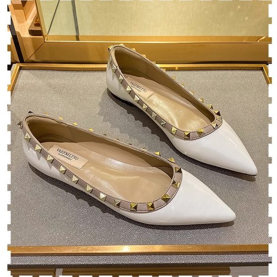 in stock ~ V family nail shoes women 2024 new fashion shallow mouth soft bottom Joker patent leather pointed flat shoes women