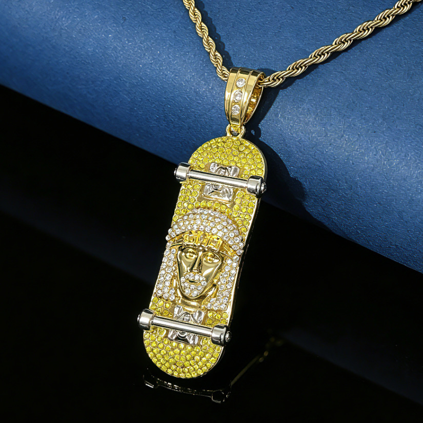 Nuevos productos originales de aleación de skateboard retrato colgante calles collar de diamantes marca de moda con accesorios de nicho
