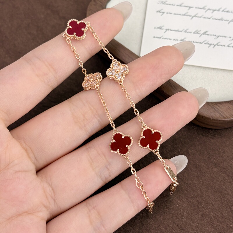 TikTok hot item: Champagne gold mini four-leaf clover natural white mother-of-pearl red agate full-diamond five-flower bracelet for women, light luxury TikTok hot item: Champagne gold mini four-leaf clover natural white mother-of-pearl red agate full-diamond five-flower bracelet for women, light luxury