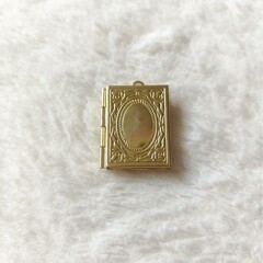 DIY 飾り高品質銅長方形ペンダントパターンブック型フォトボックスは開いて写真ペンダントを収納できます