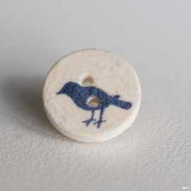 12mm 一颗英国Textile Garden椰壳材质白底蓝色染蓝鸟纽扣