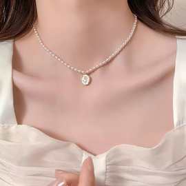 2023新款珍珠项链女法式复古轻奢高级气质锁骨链毛衣链花朵吊坠