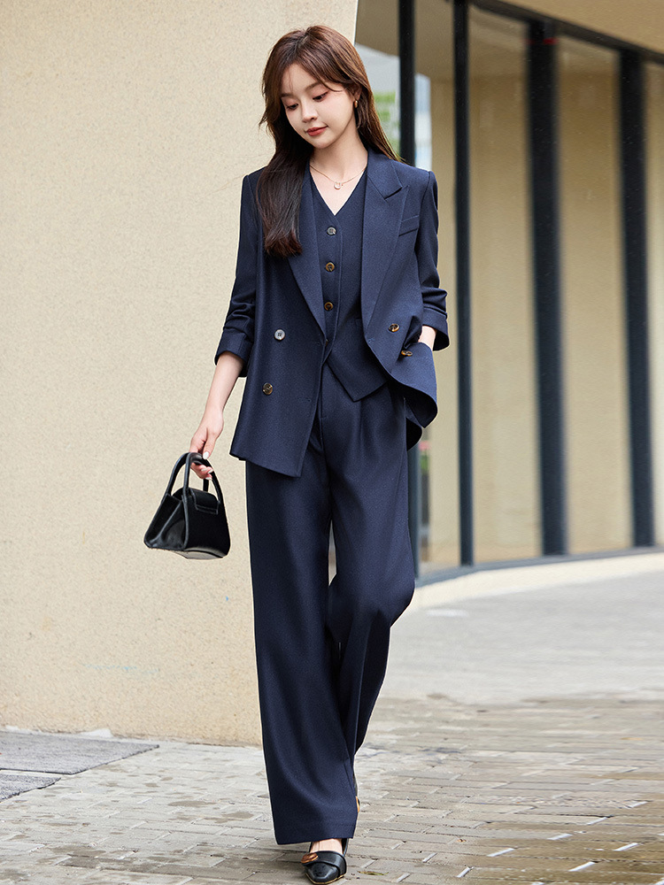 新品 INDIVI レディーススーツ上下 LL ☆新品☆ レディーススーツ 新品 INDIVI レディーススーツ上下 LL