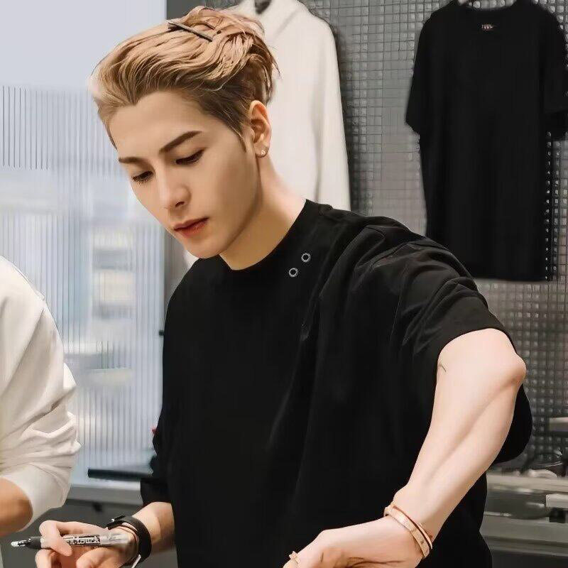 Jackson Wang's Same Style Niche Metal Design Heavy-Duty Black T-Shirt for Men, Summer American-Style Loose Short-Sleeve Top Jackson Wang's Same Style Niche Metal Design Heavy-Duty Black T-Shirt for Men, Summer American-Style Loose Short-Sleeve Top