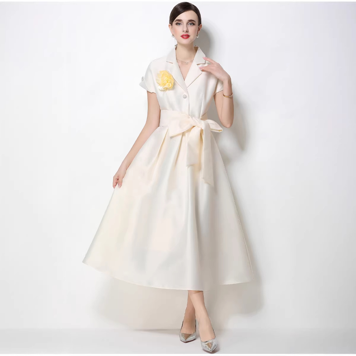 Đầm maxi nữ hoa nổi tay ngắn cổ vest thắt eo jacquard xòe — màu đen, Rượu vang đỏ, xanh lam, màu hồng đậm