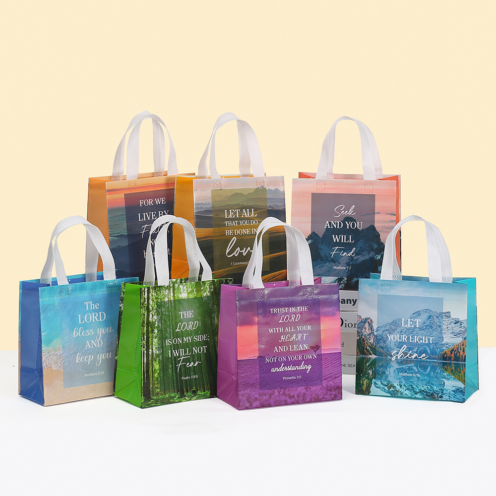 跨境买手推荐风景彩印覆膜圣经无纺布袋生日礼物手提包装袋防水袋
