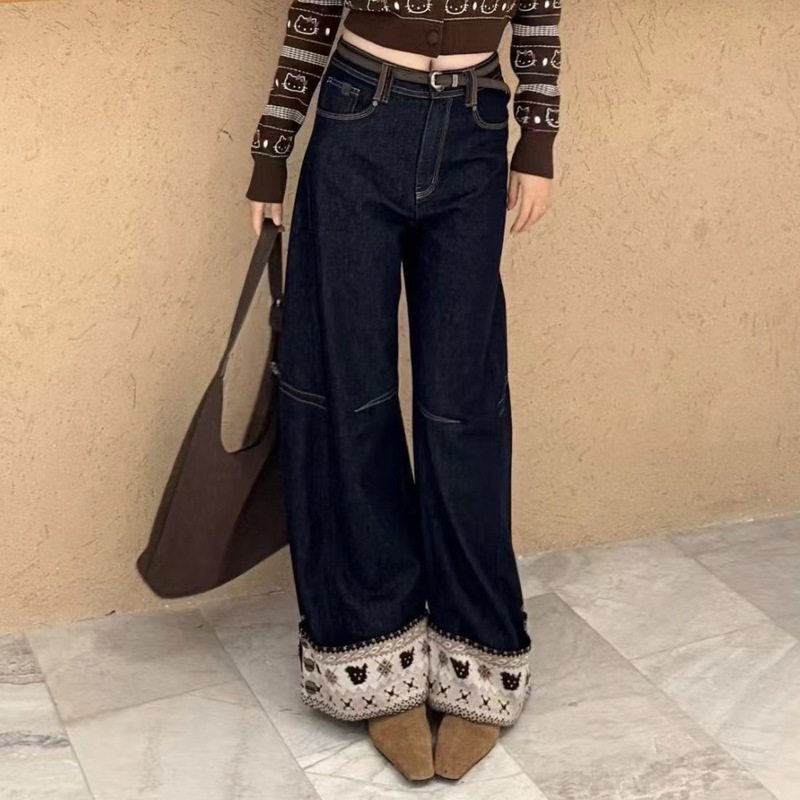 In stock: Retro-style, wide-leg denim pants with a drawstring waist, featuring a jacquard pattern, contrasting color patchwork, and a slimming, straight-leg design, perfect for women in autumn In stock: Retro-style, wide-leg denim pants with a drawstring waist, featuring a jacquard pattern, contrasting color patchwork, and a slimming, straight-leg design, perfect for women in autumn