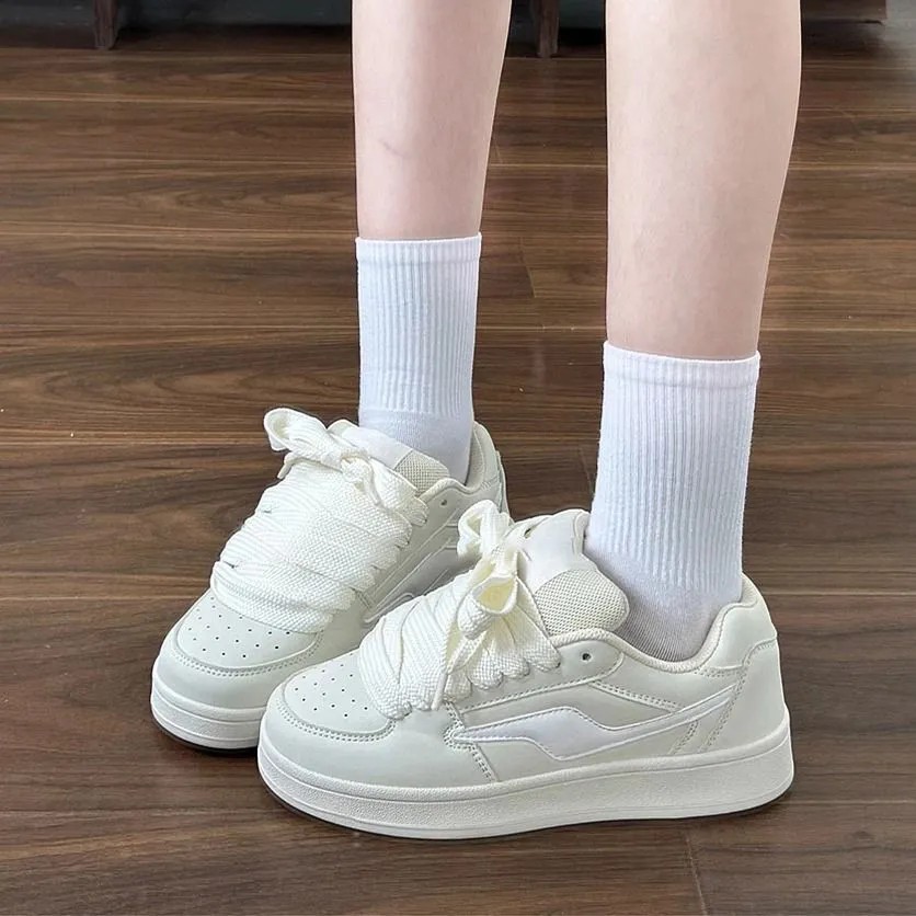 Diseño coreano de nicho de zapatos de pan de suela gruesa para mujeres INS2025 nuevos zapatos de skate casuales de cuero suave