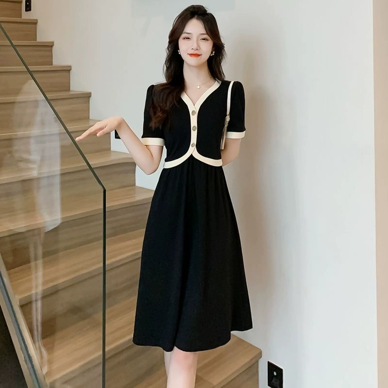 Летнее 2024 ароматное женское сшивание двух темпераментных тонких модных новых платьев с короткими рукавами маленькая черная юбка