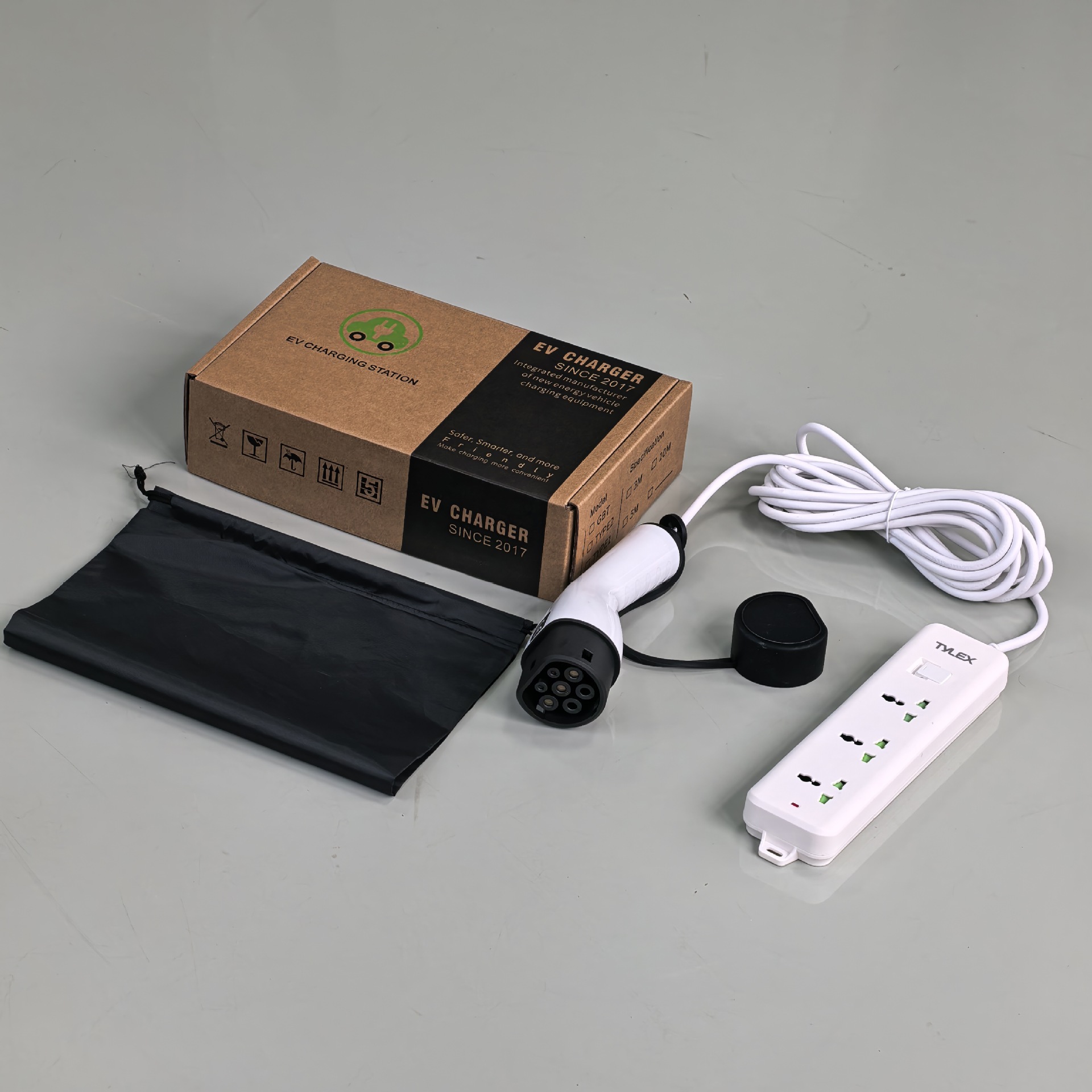 European Standard V2L New Energy Discharge Gun Socket for Electric Vehicles, Universal 220V 16A Ac Adapter