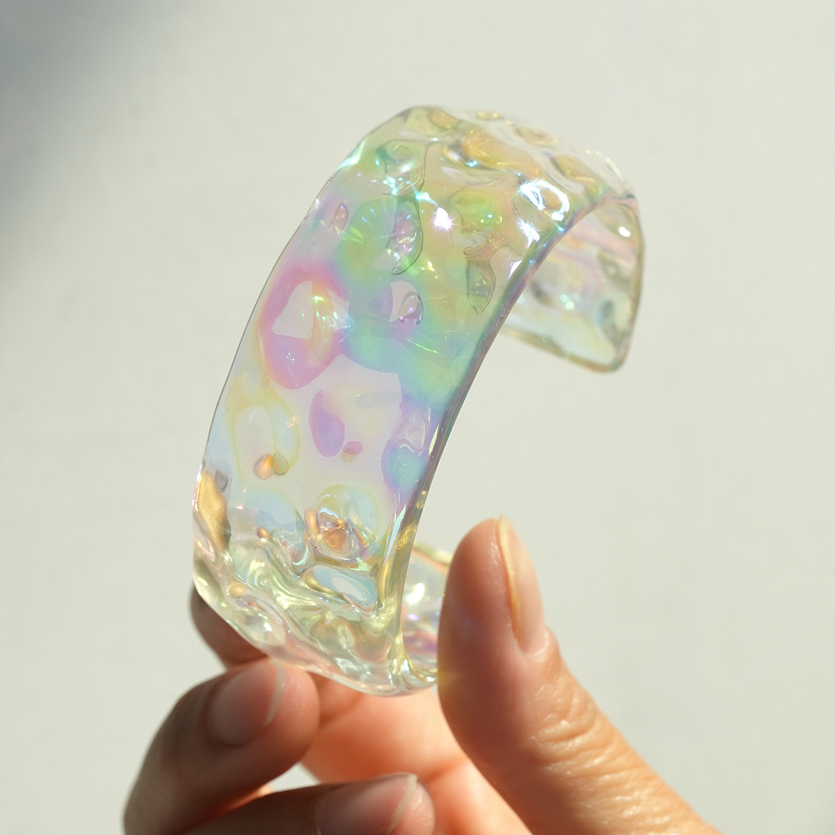 Han zhishang, pulsera abierta transfronteriza Europea y estadounidense transparente femenina AB color yakli exagera la tendencia y las artesanías de moda irregulares