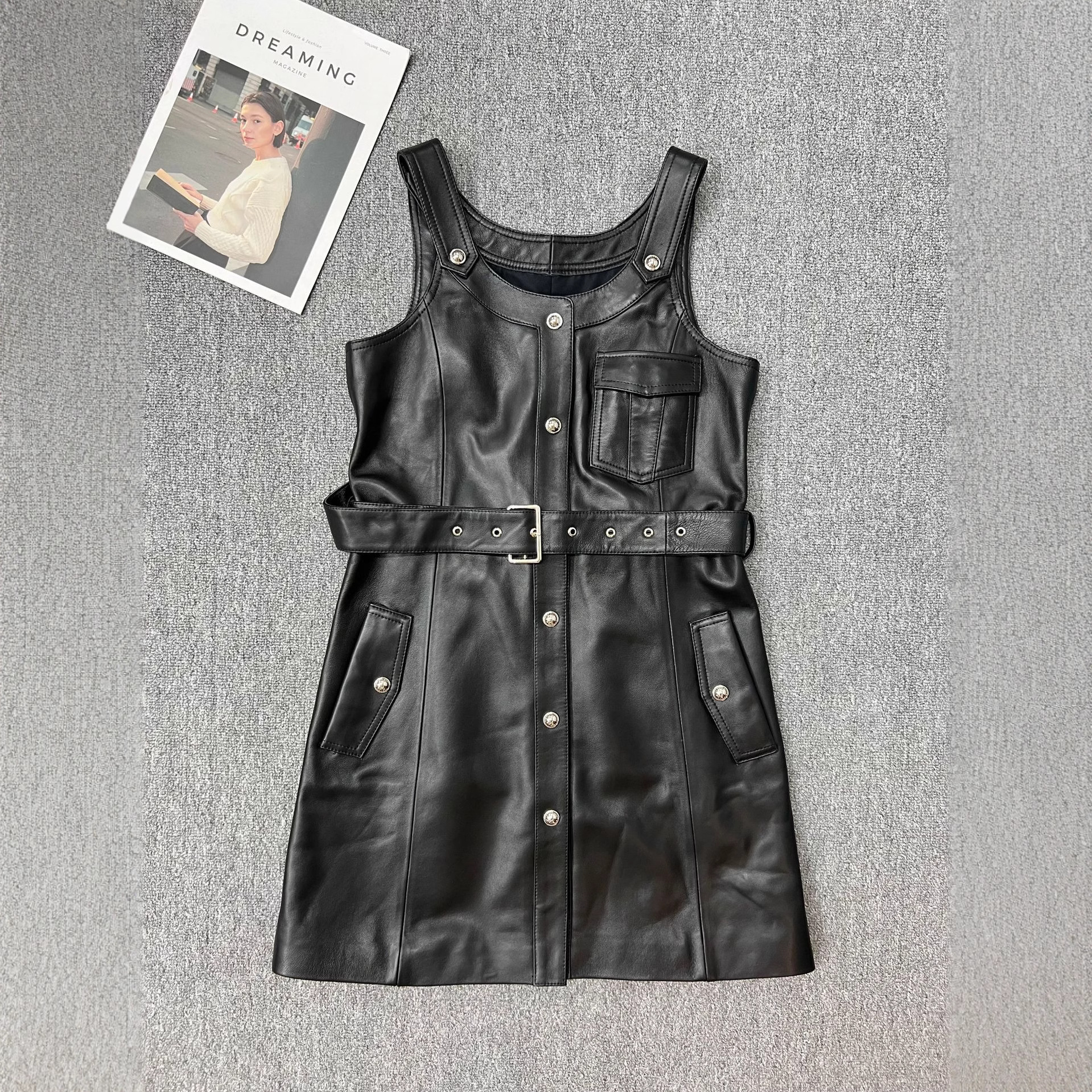25早秋新款真皮连衣裙女束腰带显瘦单排扣无袖背心裙绵羊皮吊带裙
