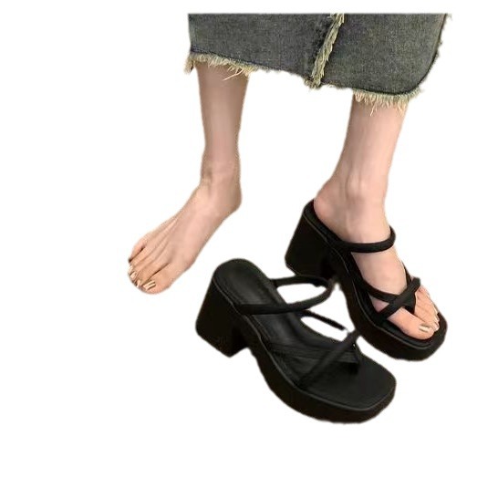 Moda de alto nivel sensación de clip de pies sandalinas en forma de zigzag para mujeres de verano con tacones gruesos de dedos expuestos red de tacones altos para mujeres