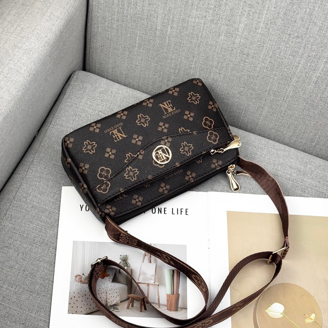 Guangzhou Hengli Leather Ladies Bolso de hombro para mujer Bolso de madre de mediana edad de múltiples capas de un solo hombro Bolso pequeño de gran capacidad al por mayor image 23