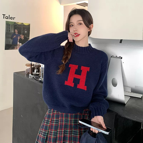 Women's Loose Short-Sleeve Knit Top with Alphabetic Embroidery, Fashionable Outerwear, Fall/Winter New Arrival Soft and Plush Cardigan