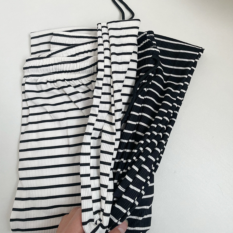 Hielo blanco y negro rayas pantalones de piernas anchas para mujeres primavera y verano delgados de cintura media y alta caída sensación de caída pantalones casuales