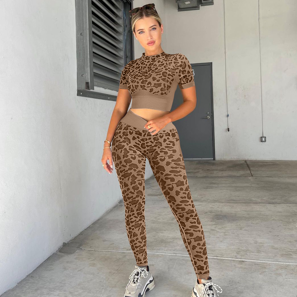 Sports Leopard Nylon Round Neck Tracksuit T-shirt Leggings display picture 4