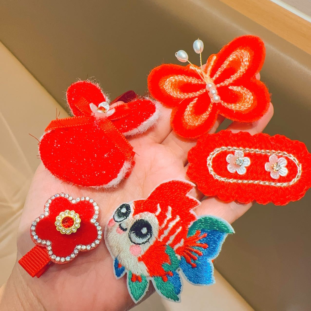 Clip de cabello de arco rojo lindos dibujos animados para bebés no lastimar el cabello de niñas tejido pinzas de cabello de niñas joyas para el cabello