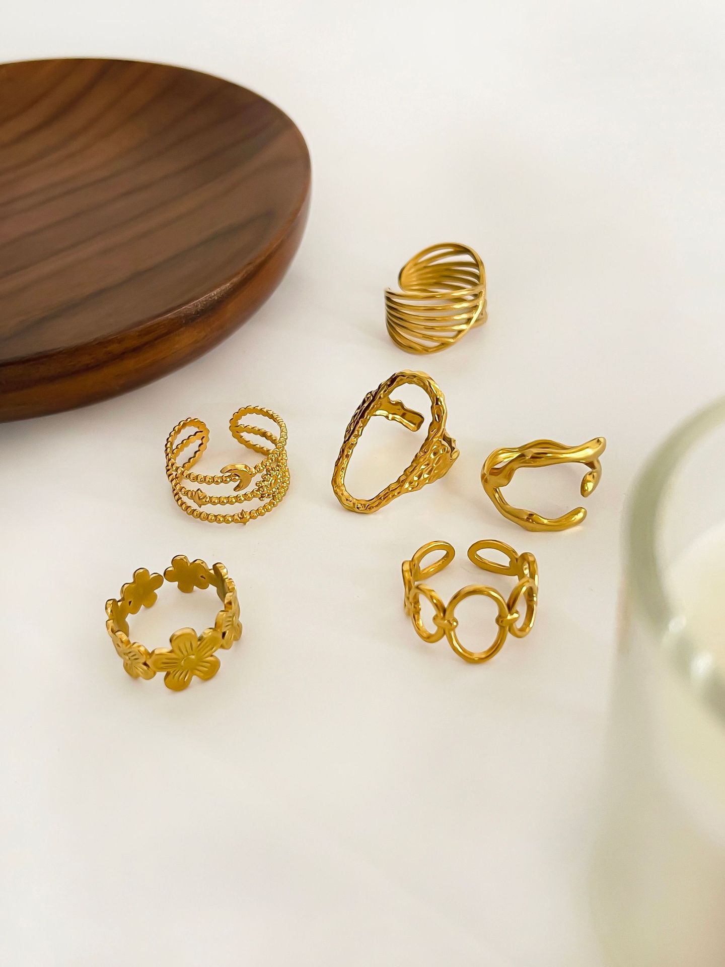 Unisex Gender Vintage Style, Classic Style Style PVD Coated Real Gold Plated Flower 304 Stainless Steel Vintage Style Classic Style Waterproof Non Tarnish Surgical Steel Open Rings