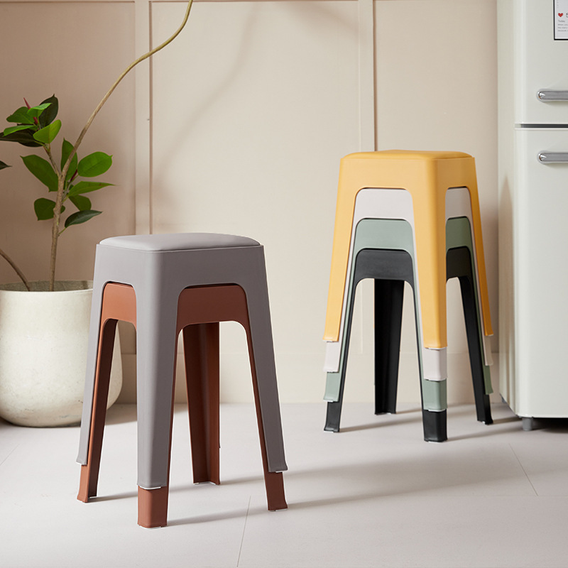 Taburetes cuadrados simples, taburetes casuales, sala de estar, comedor, paquetes blandos, taburetes altos apilables, cómodos taburetes de plástico para sentarse