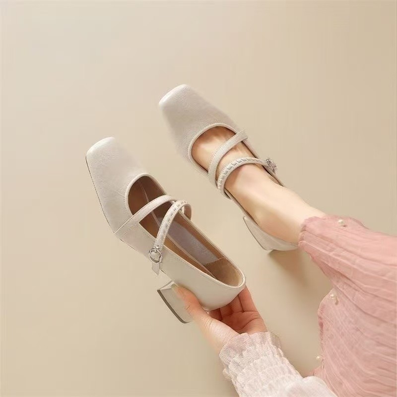 Temperamento de zapatos de mujer, nuevos tacones gruesos de verano y otoño con cabeza cuadrada hermosa con falda, boca superficial, zapatos de mujer flexibles.