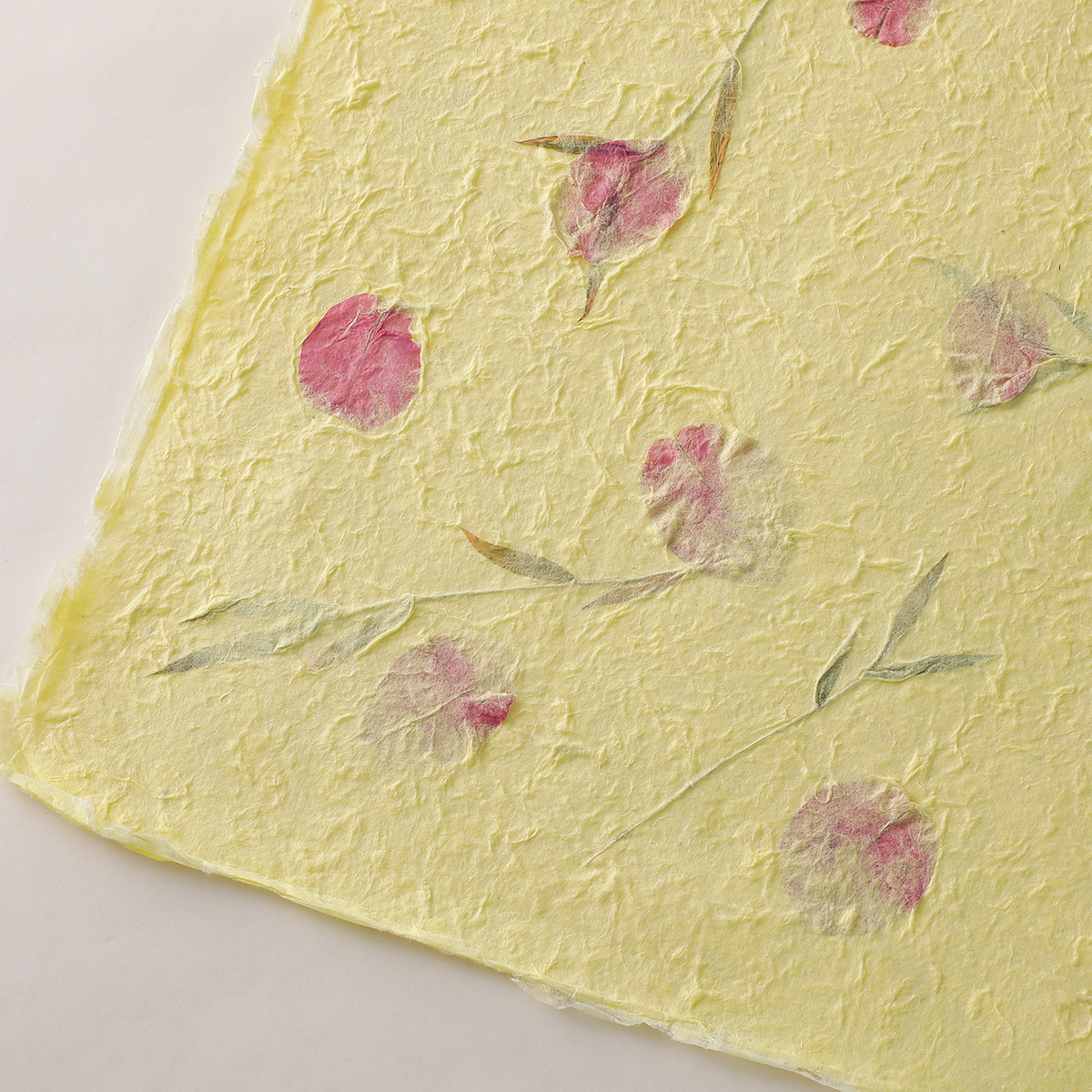 Nuevos pétalos de plantas de papel de hierba hechos a mano materiales de embalaje de flores de vello de alta calidad ramo de flores materiales de embalaje de flores al por mayor