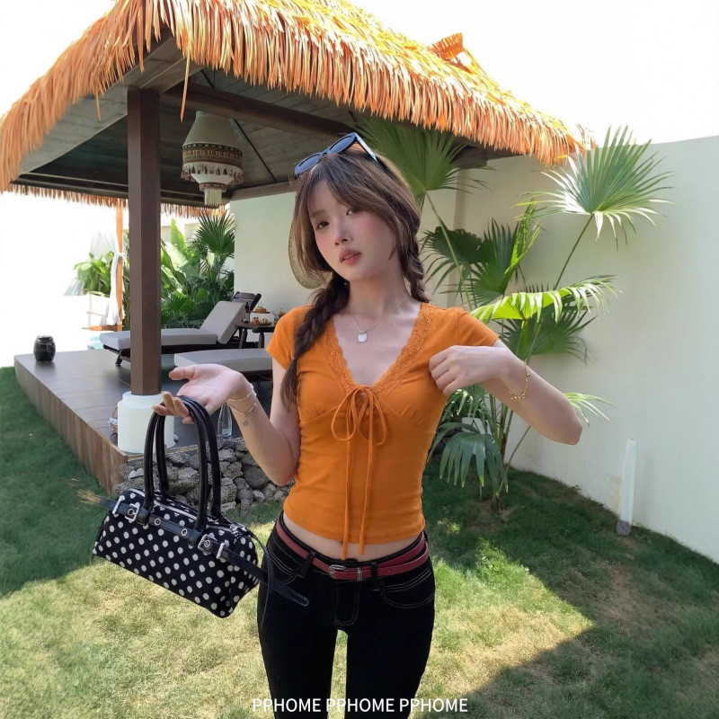 Korean-Style V-Neck Short-Sleeve T-Shirt for Women, Pure Desire Style, Lace Trim, Slim Fit, Short Top for Petite Figures, Ins Korean-Style V-Neck Short-Sleeve T-Shirt for Women, Pure Desire Style, Lace Trim, Slim Fit, Short Top for Petite Figures, Ins