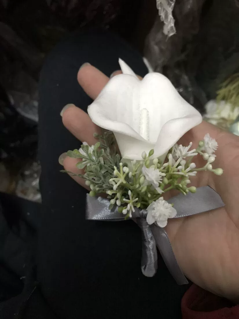 Жених невесты с корсажом на запястье чувство увлажняющий калла pu брошь брошь свадебный корсаж