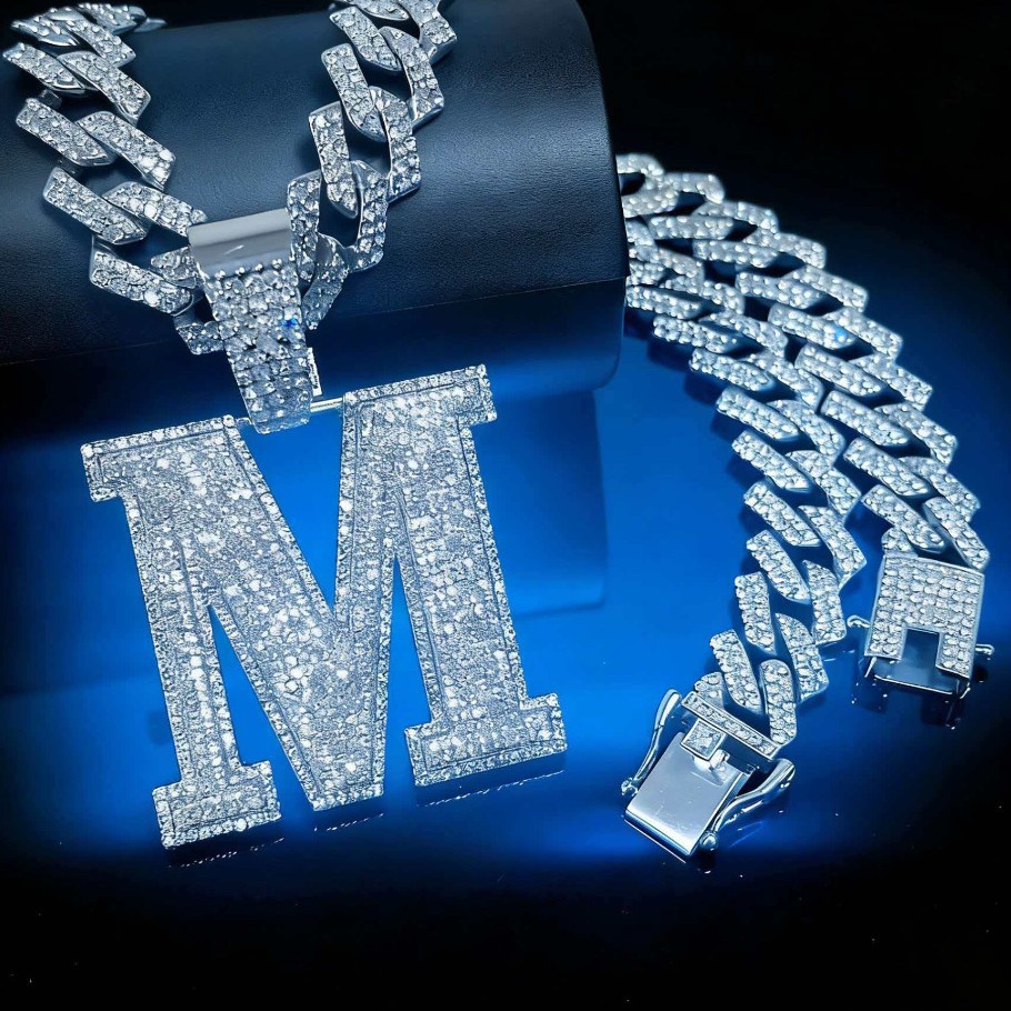 Europa y los Estados Unidos de la nueva aleación de diamante completo letras M collar colgante Inglés Chao Ha tendencia de diamante transfronterizo hombre cadena cubana