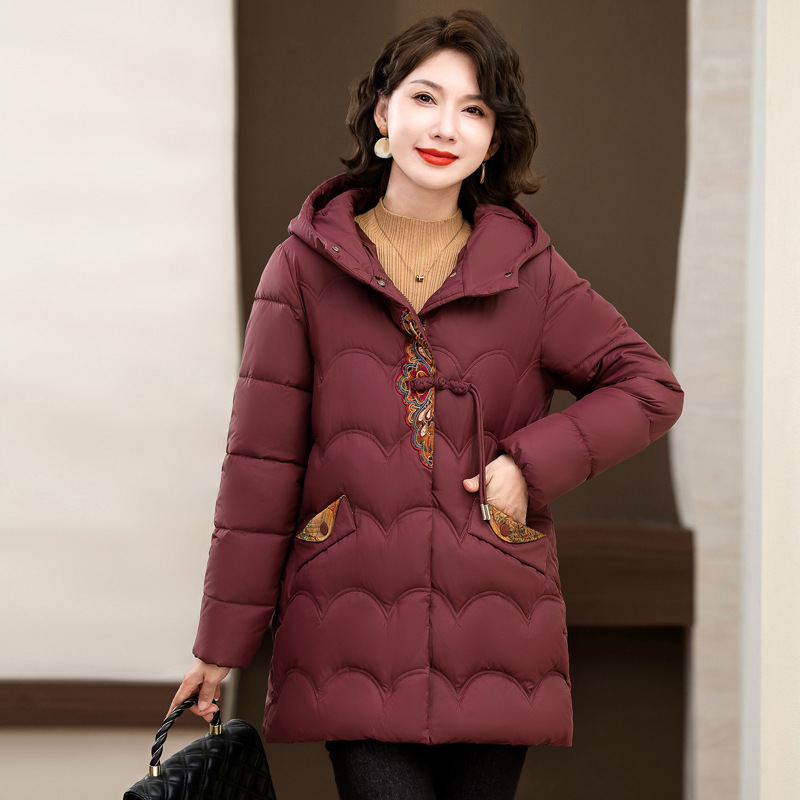 Mamá ropa de invierno de pluma de algodón de aire corto de 2024 nuevo estilo de mediana edad china ropa de algodón cálida abrigo de mujer
