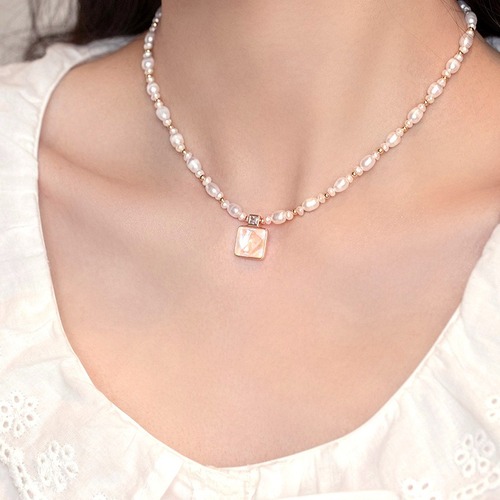 Freshwater Pearl Heart-shaped Cubic Pendant Necklace mermaid Princess Colorful Design Sense Shimmering Irregular Pearl Lock Chain