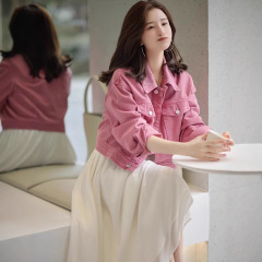 短いピンクのデニムのコート2025の新型の韓国版の怠惰な婦人服の気質の軽熟のワンピースの名媛の小さい香風