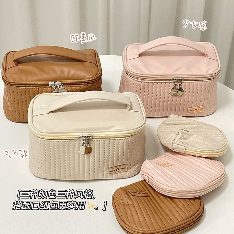 Nueva bolsa de maquillaje de pastel portátil portátil nicho de viaje de alto valor facial adorable bolsa de almacenamiento de cosméticos para productos de cuidado de la piel