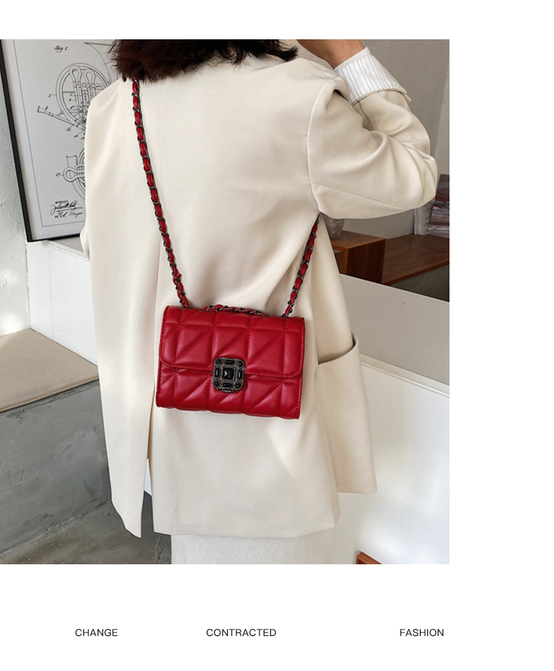 Sac à bandoulière incliné pour femme avec chaîne à carreaux en diamant 2024_voghion.com